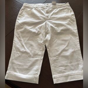 Terra & Sky White Capri Boyfriend Mid-rise Cuffed 20W NWT